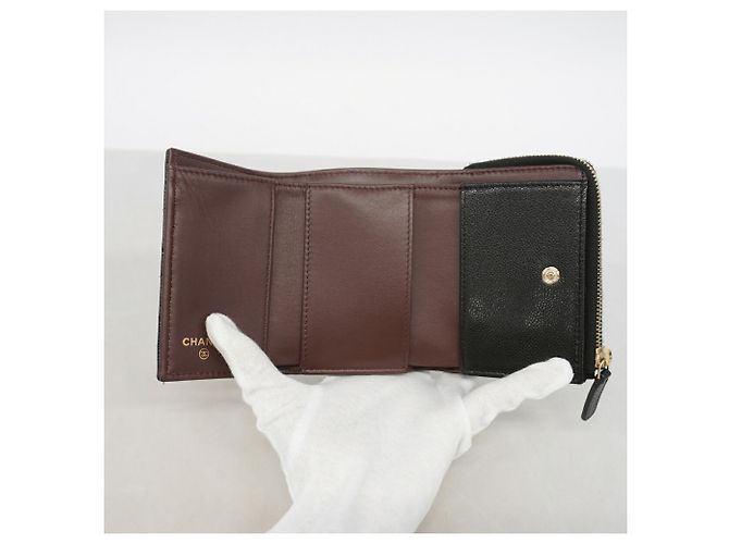 Cartera tri-fold Chanel Matelassé Negro - vista 3