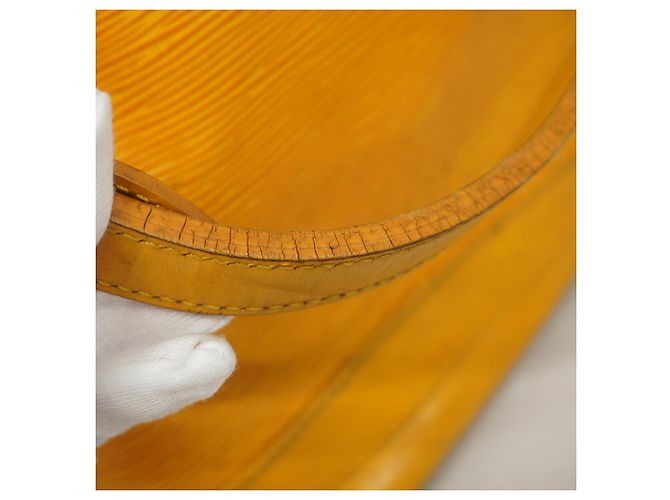 Borsa a tracolla Louis Vuitton Epi Noe Giallo - vista 6