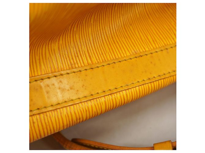 Borsa a tracolla Louis Vuitton Epi Noe Giallo - vista 9