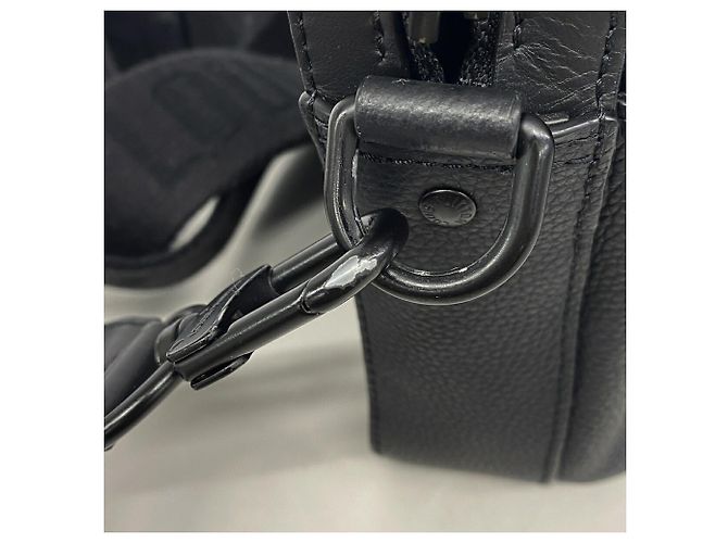 Borsa a tracolla Louis Vuitton LV Aerogram Fast Line M22482 Nero - vista 8