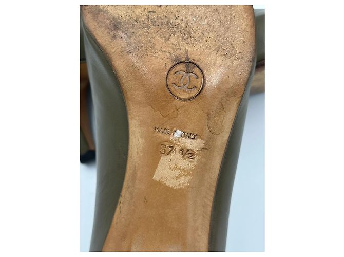 Timeless Chanel Décolleté in pelle CC Logo Cachi - vista 12