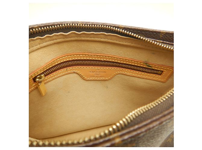Bolsa de Ombro Louis Vuitton Monogram Looping MM Marrom - vista 17
