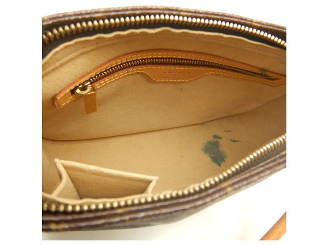 Bolsa de Ombro Louis Vuitton Monogram Looping MM Marrom - vista 5