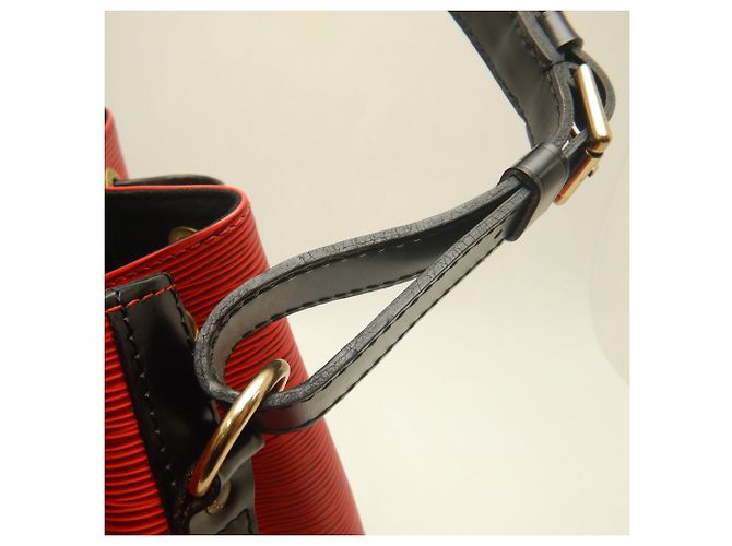 Noe Louis Vuitton Epi Petit Noé Schultertasche Schwarz Rot - Ansicht 10