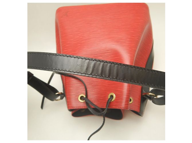 Noe Louis Vuitton Epi Petit Noé Schultertasche Schwarz Rot - Ansicht 6