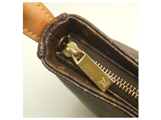 Bolsa de Ombro Louis Vuitton Monogram Looping MM M51146 Marrom - vista 14
