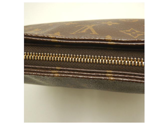 Bolsa de Ombro Louis Vuitton Monogram Looping MM M51146 Marrom - vista 15