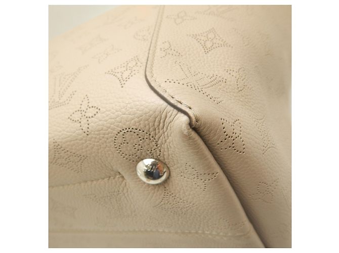 Borsa Tote Louis Vuitton Mahina Hina MM - vista 14