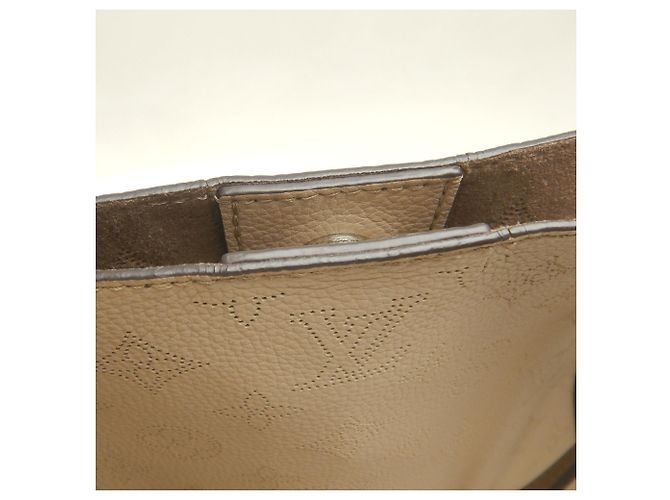 Borsa Tote Louis Vuitton Mahina Hina MM - vista 17
