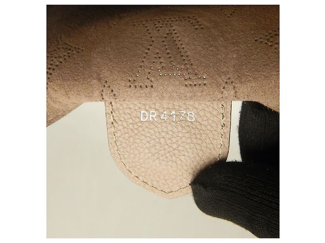 Borsa Tote Louis Vuitton Mahina Hina MM - vista 21