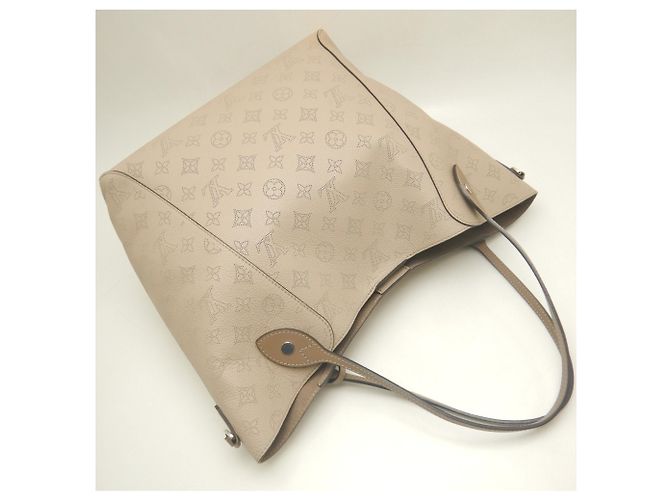 Borsa Tote Louis Vuitton Mahina Hina MM - vista 3