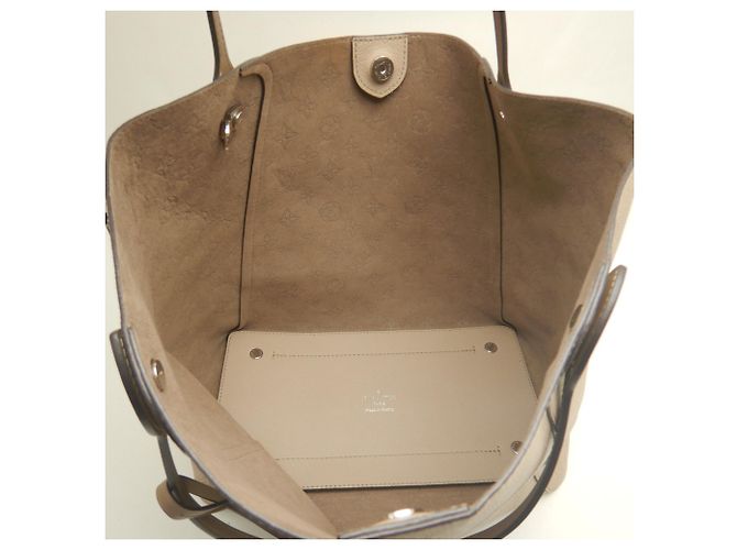 Borsa Tote Louis Vuitton Mahina Hina MM - vista 6