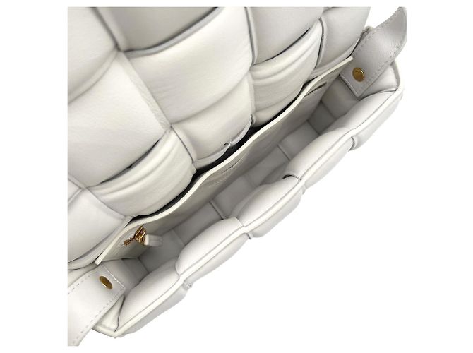 Borsa a tracolla Padded Cassette Bottega Veneta Bianco D'oro - vista 8