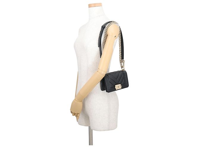 Borsa Chanel Boy Chevron in pelle caviar Nero - vista 4