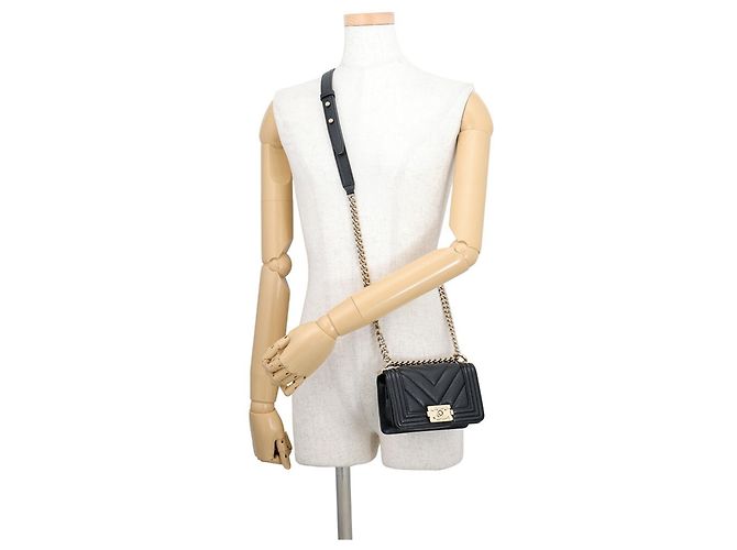 Borsa Chanel Boy Chevron in pelle caviar Nero - vista 5