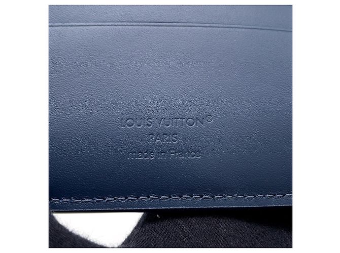 Portafoglio bi-fold Louis Vuitton in Monogram Shadow Blu Blu navy - vista 7