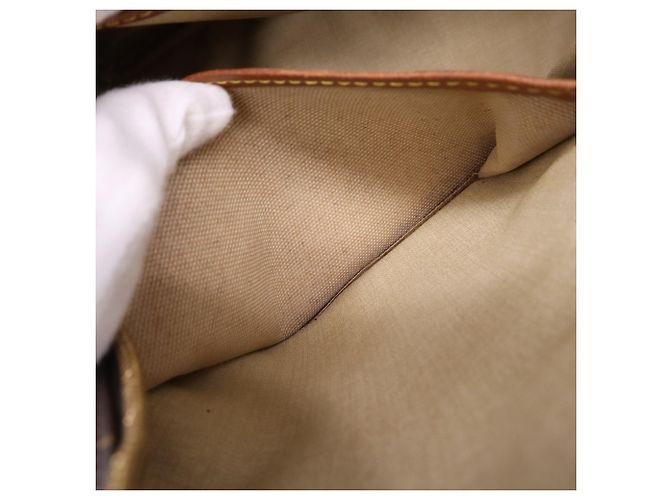 Bolso Louis Vuitton Monogram Deauville Castaño Beige - vista 15