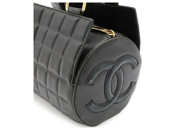 Sac à main Chanel Chocolate Bar Coco Mark Noir - vue 10