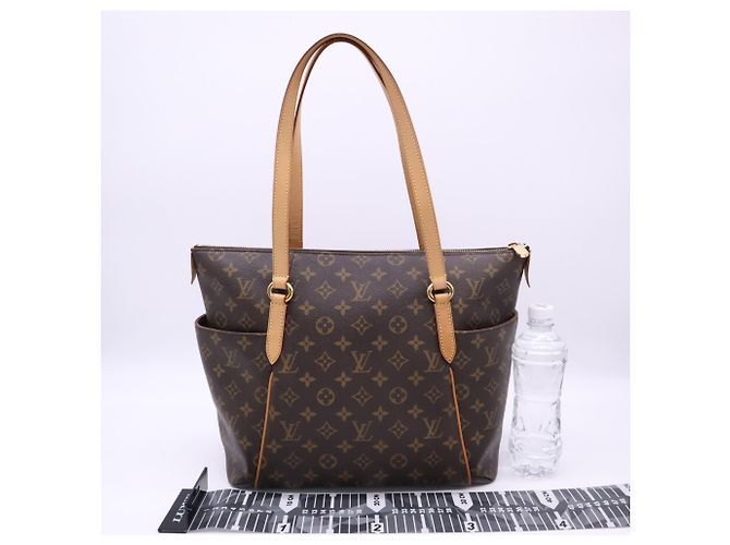 Bolso Louis Vuitton Monogram Totally MM Castaño Beige - vista 3