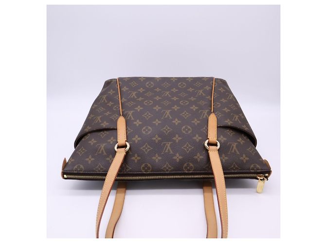 Bolso Louis Vuitton Monogram Totally MM Castaño Beige - vista 8