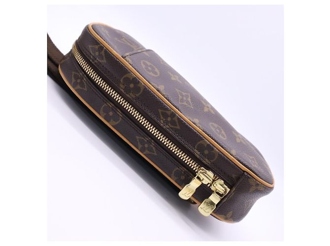Borsa a tracolla Louis Vuitton Monogram Pochette Gange Marrone Beige - vista 5