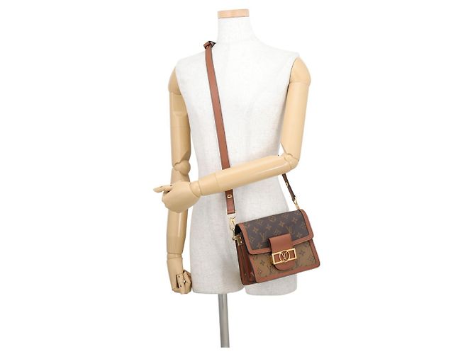 Bolsa de Ombro Mini Dauphine Monogram Reverse Louis Vuitton Preto - vista 5