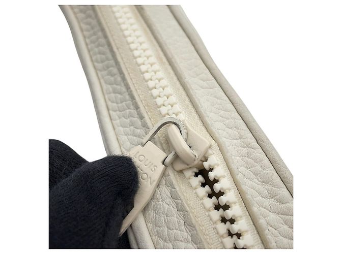 Louis Vuitton Monogram Empreinte Pochette Volga Blanc - vue 10