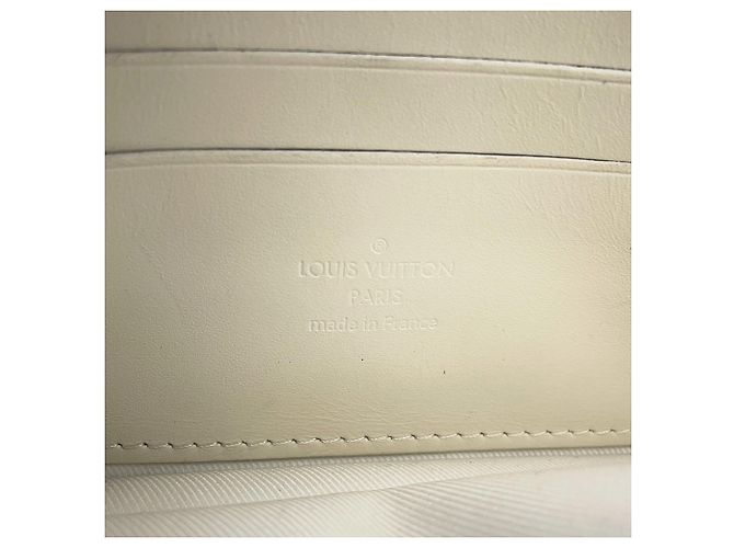 Louis Vuitton Monogram Empreinte Pochette Volga Blanc - vue 16