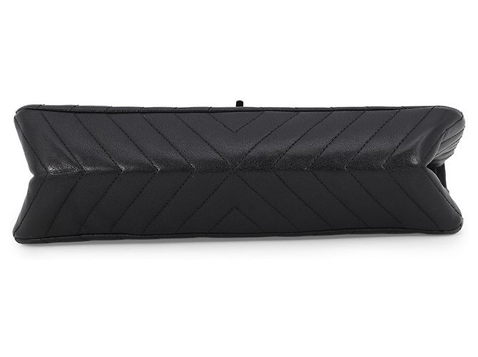Borsa a tracolla con catena Chanel 2.55 in pelle di vitello invecchiata chevron Nero - vista 3
