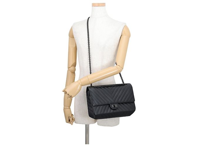 Borsa a tracolla con catena Chanel 2.55 in pelle di vitello invecchiata chevron Nero - vista 5