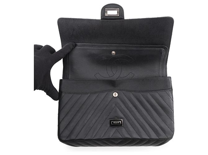 Borsa a tracolla con catena Chanel 2.55 in pelle di vitello invecchiata chevron Nero - vista 6