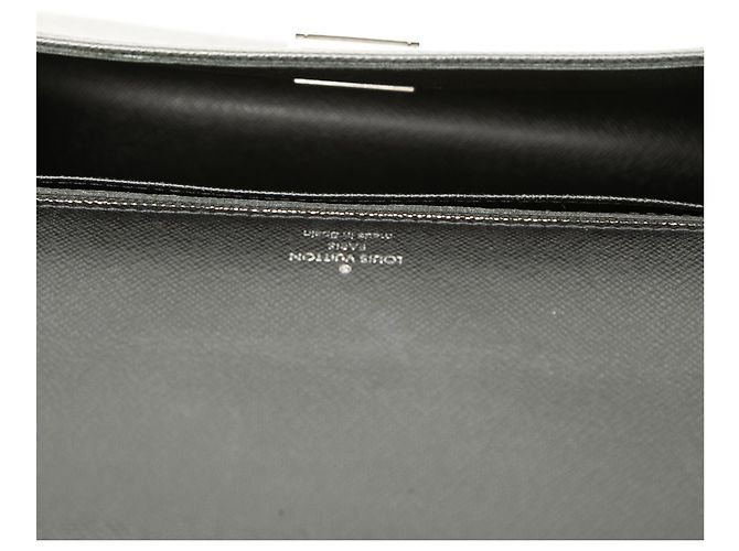 Louis Vuitton Black Taiga Selenga Negro - vista 4