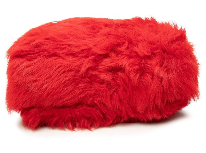 Borsa crossbody Miu Miu in shearling rosso con catena di perle - vista 3