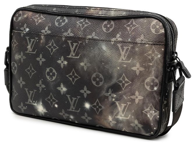 Bolsa Messenger Louis Vuitton Black Monogram Galaxy Alpha Preto - vista 2