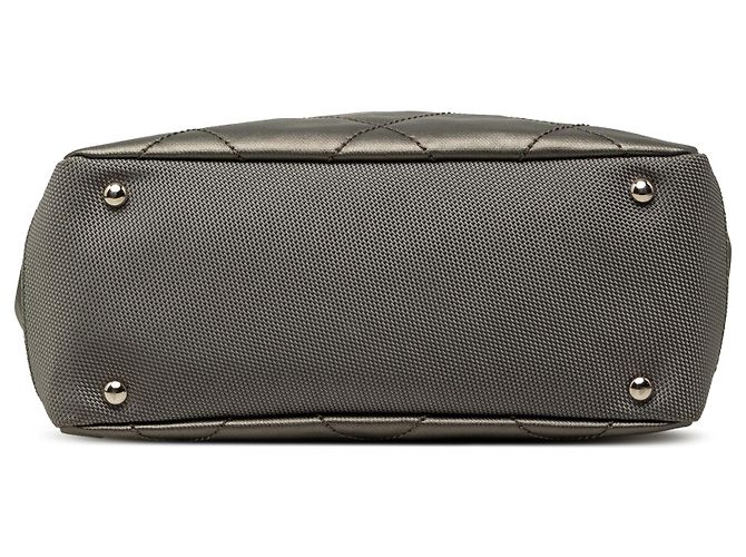 Chanel Paris Biarritz Tote Small aus gestepptem, bicolor beschichtetem Canvas in Grau Braun Anthrazitgrau - Ansicht 3