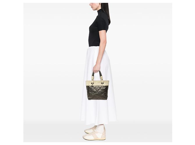 Chanel Paris Biarritz Tote Small aus gestepptem, bicolor beschichtetem Canvas in Grau Braun Anthrazitgrau - Ansicht 6