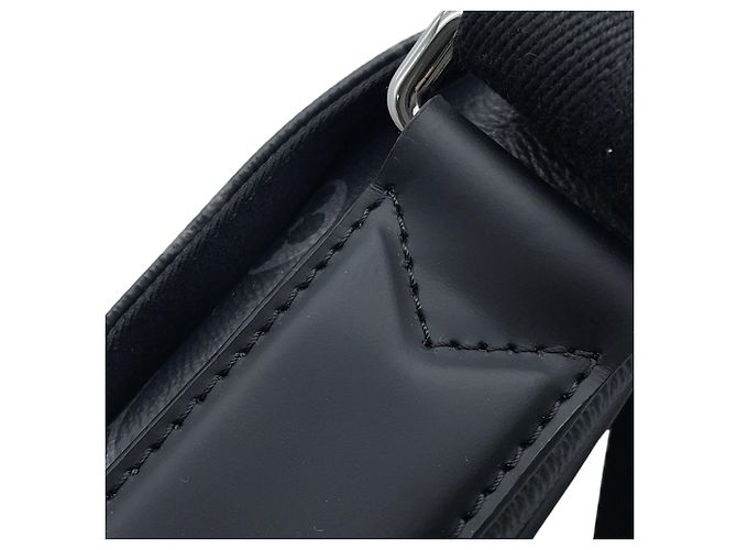 Louis Vuitton Black Monogram Eclipse District PM Nero - vista 10