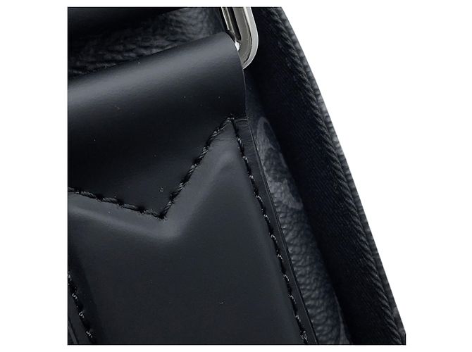 Louis Vuitton Black Monogram Eclipse District PM Nero - vista 9
