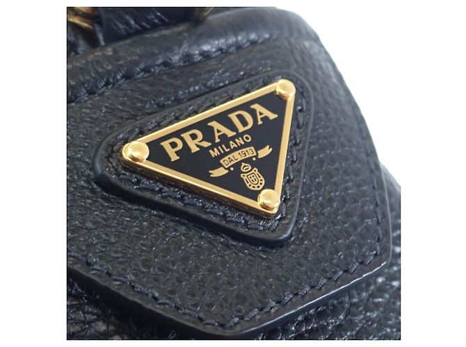 Prada Camera Bag aus perforiertem schwarzem Vitello Daino Leder mit Logo - Ansicht 5