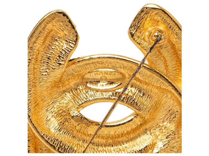 Spilla trapuntata Chanel Gold CC placcata oro D'oro - vista 3