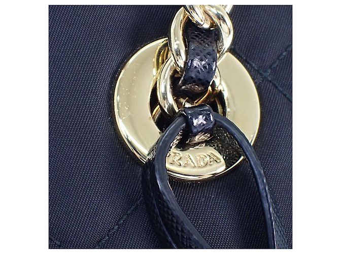 Tote Prada Re Edition 1995 Schultertasche aus schwarzem Re-Nylon mit Kette - Ansicht 11