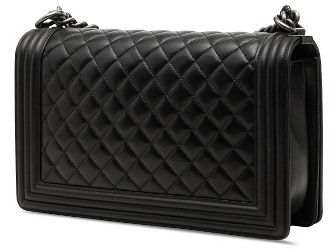 Le Boy Chanel Black Medium Quilted Lambskin Boy Flap Preto - vista 2