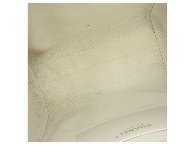 Saco Tote com corrente Chanel em couro de bezerro grão branco - vista 14