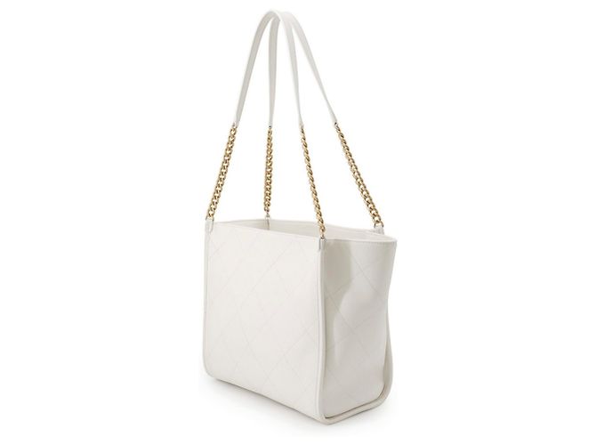 Saco Tote com corrente Chanel em couro de bezerro grão branco - vista 2