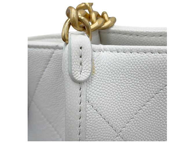 Saco Tote com corrente Chanel em couro de bezerro grão branco - vista 6