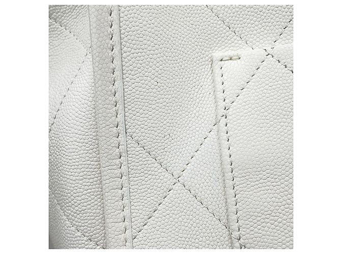 Saco Tote com corrente Chanel em couro de bezerro grão branco - vista 9