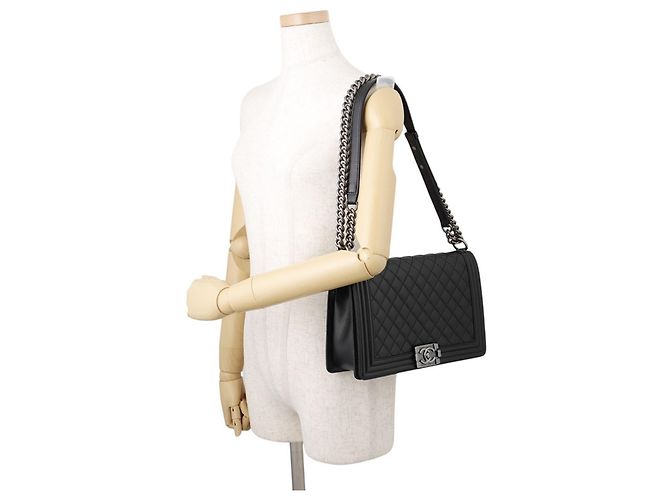 Borsa a tracolla Chanel in vitello martellato nero - vista 4