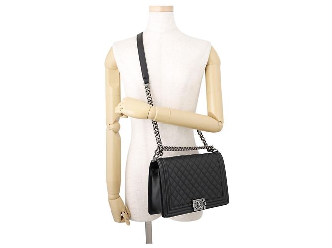 Borsa a tracolla Chanel in vitello martellato nero - vista 5