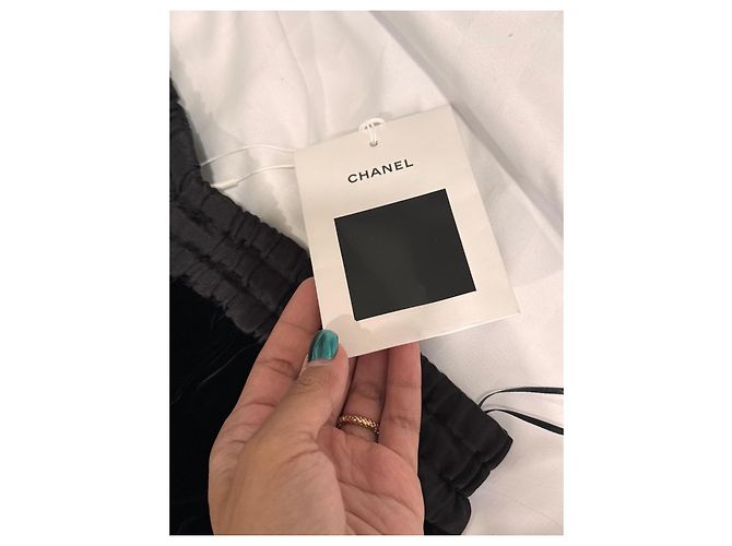 Chanel weite Samthose in Schwarz mit Druckknöpfen - Ansicht 9