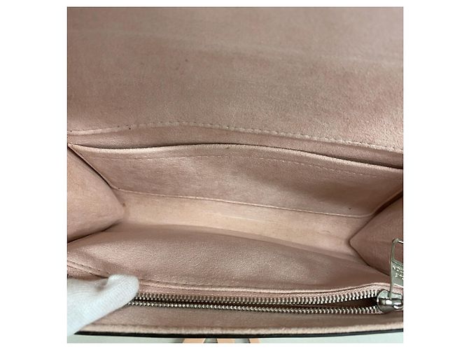 Borsa a tracolla Louis Vuitton Epi Pochette Louise PM Rosa - vista 4